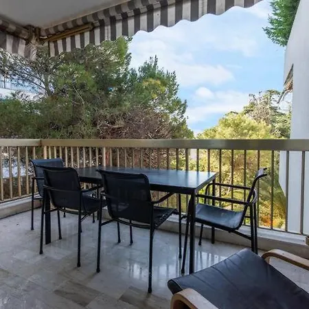 L'esterel Avec Grand Balcon Vue Apercu Et Piscine Cannes